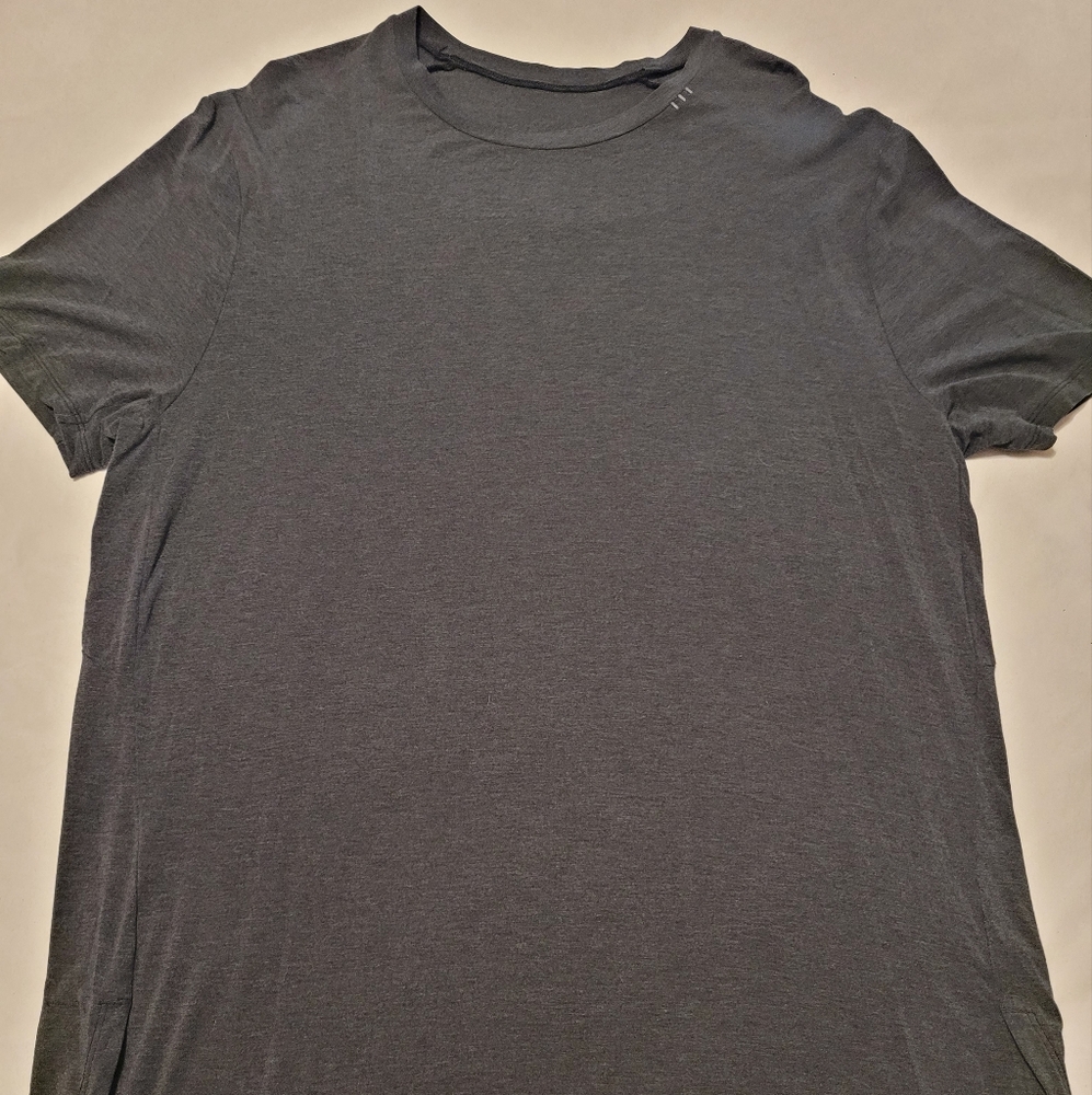 Lululemon Mens Cotton Stretch Short Sleeve Shirt - Medium - Dark Gray - Slit Cut